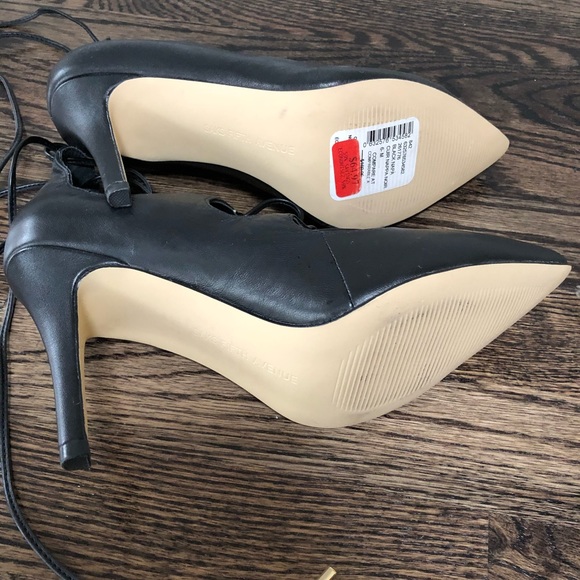 NWOT Saks Fifth Avenue black leather lace up heel - Picture 3 of 4
